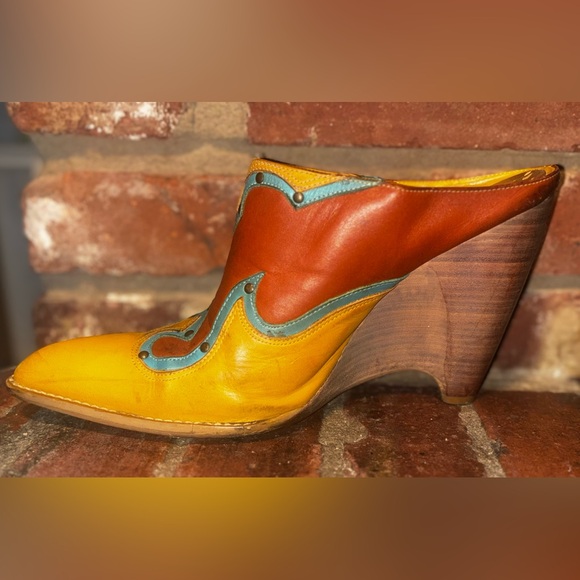 BCBG Vintage Western Pointed Toe Wedge Mules Mustard Turquoise Brown Studded 8.5 - Picture 14 of 16